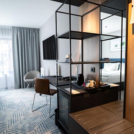 Q Hotel Plus Wroclaw Bagian luar foto