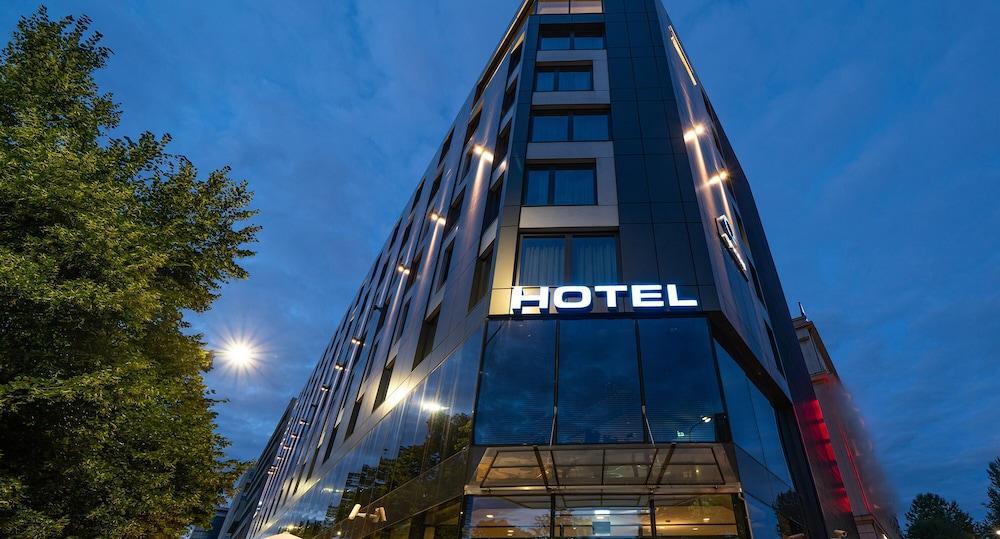 Q Hotel Plus Wroclaw Bagian luar foto