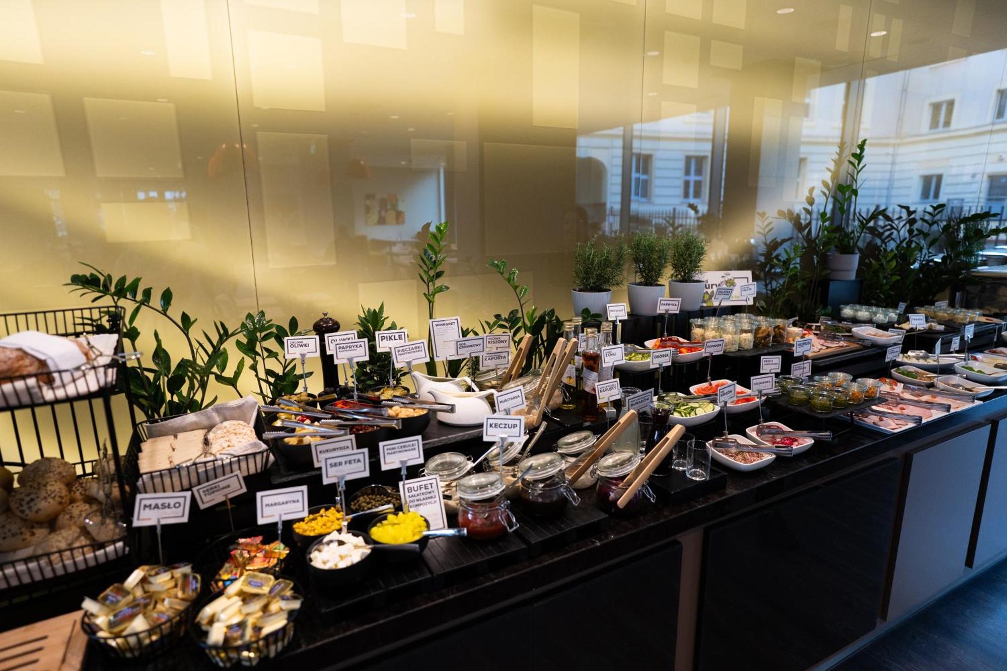 Q Hotel Plus Wroclaw Bagian luar foto