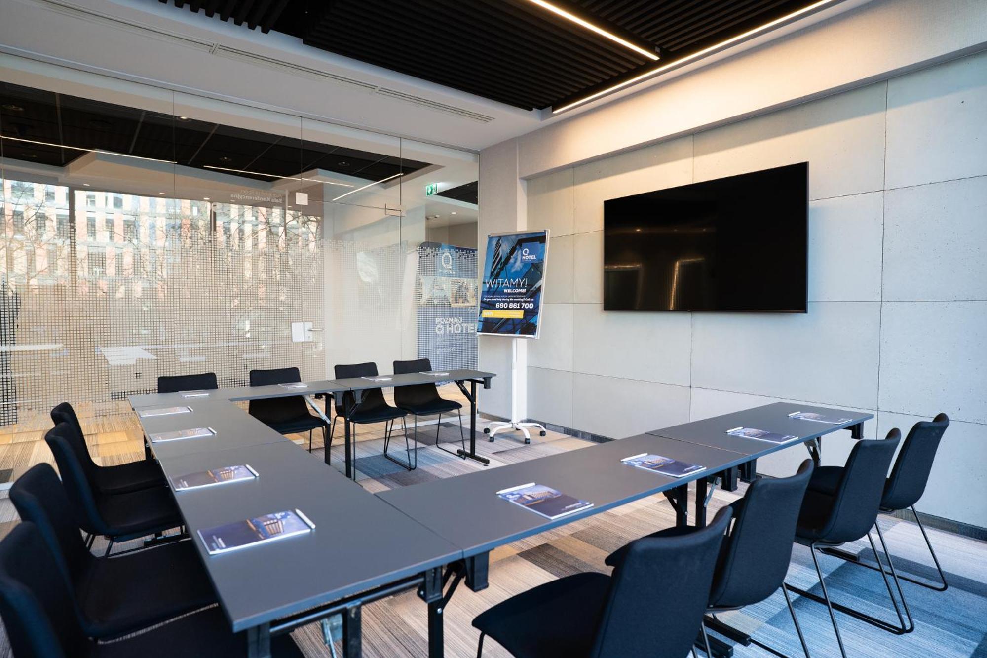 Q Hotel Plus Wroclaw Bagian luar foto