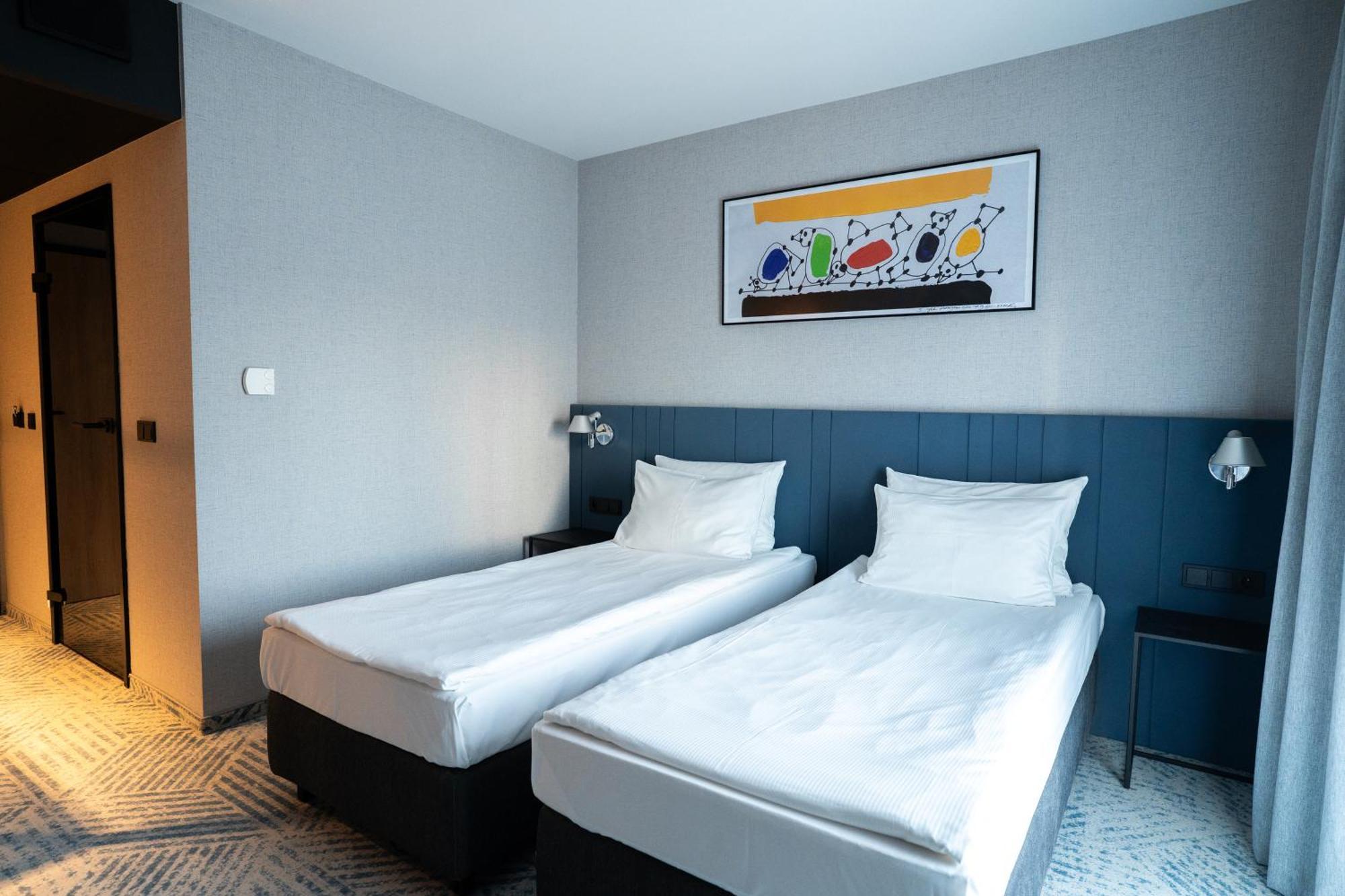 Q Hotel Plus Wroclaw Bagian luar foto