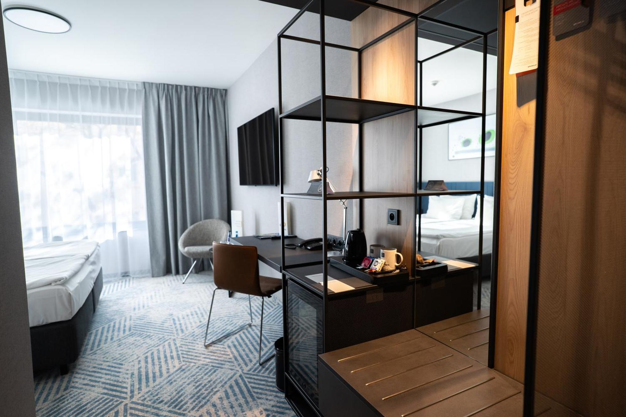 Q Hotel Plus Wroclaw Bagian luar foto