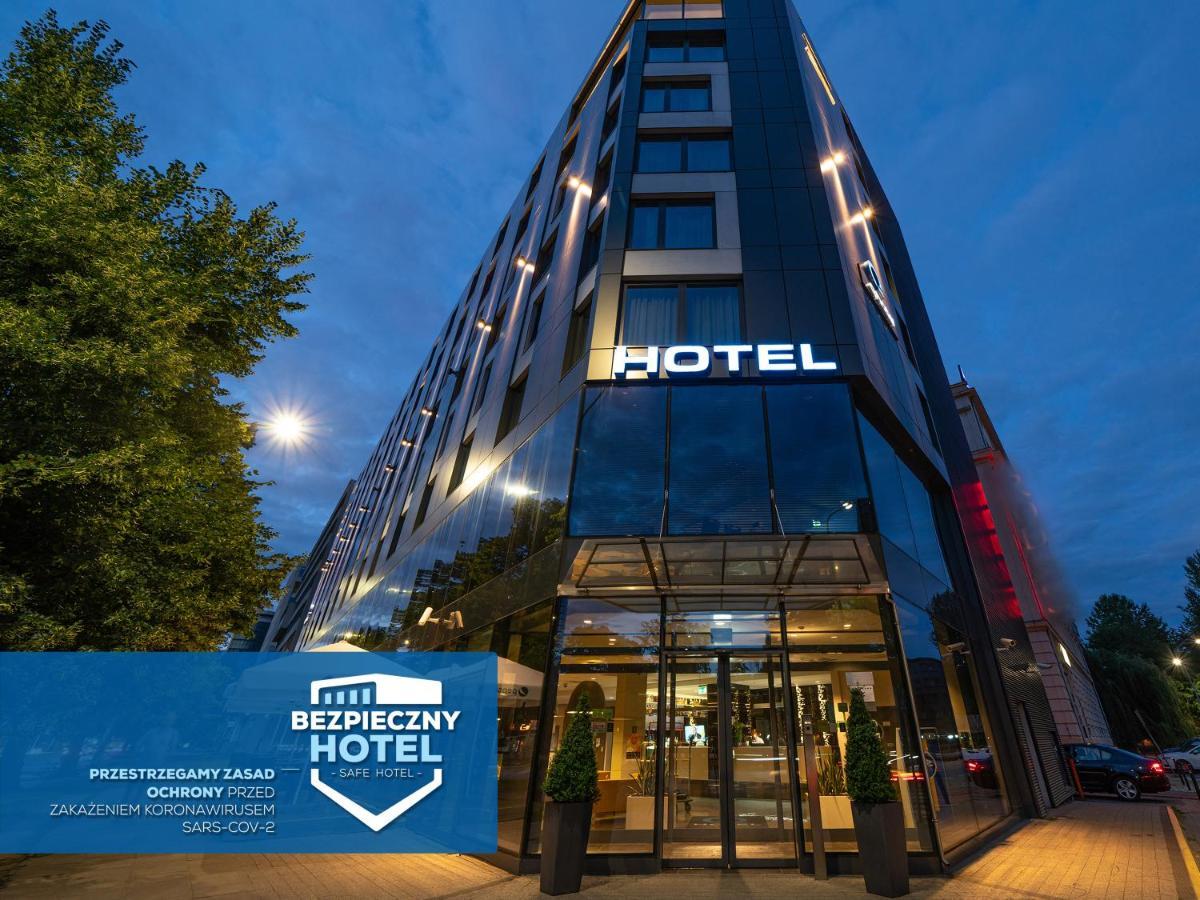 Q Hotel Plus Wroclaw Bagian luar foto